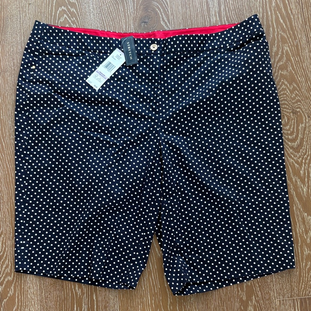 Jones New York Signature NWT Navy and White Polka Dot Bermuda Shorts Stretch 22W